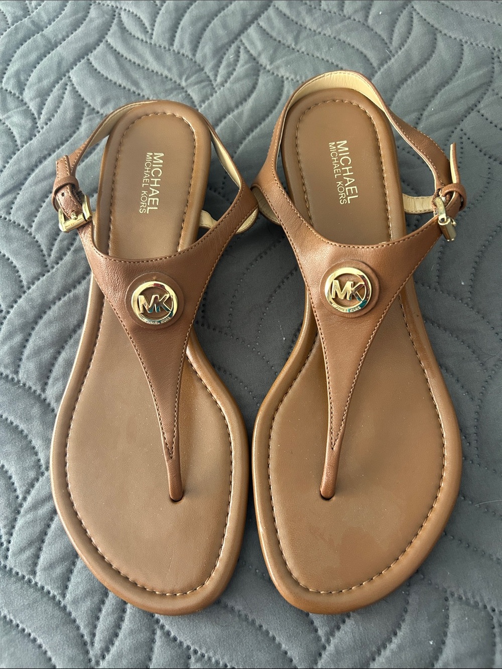 NWOB - MICHAEL Michael Kors Tan Brown Leather T-Strap Sandals/Gold Logo